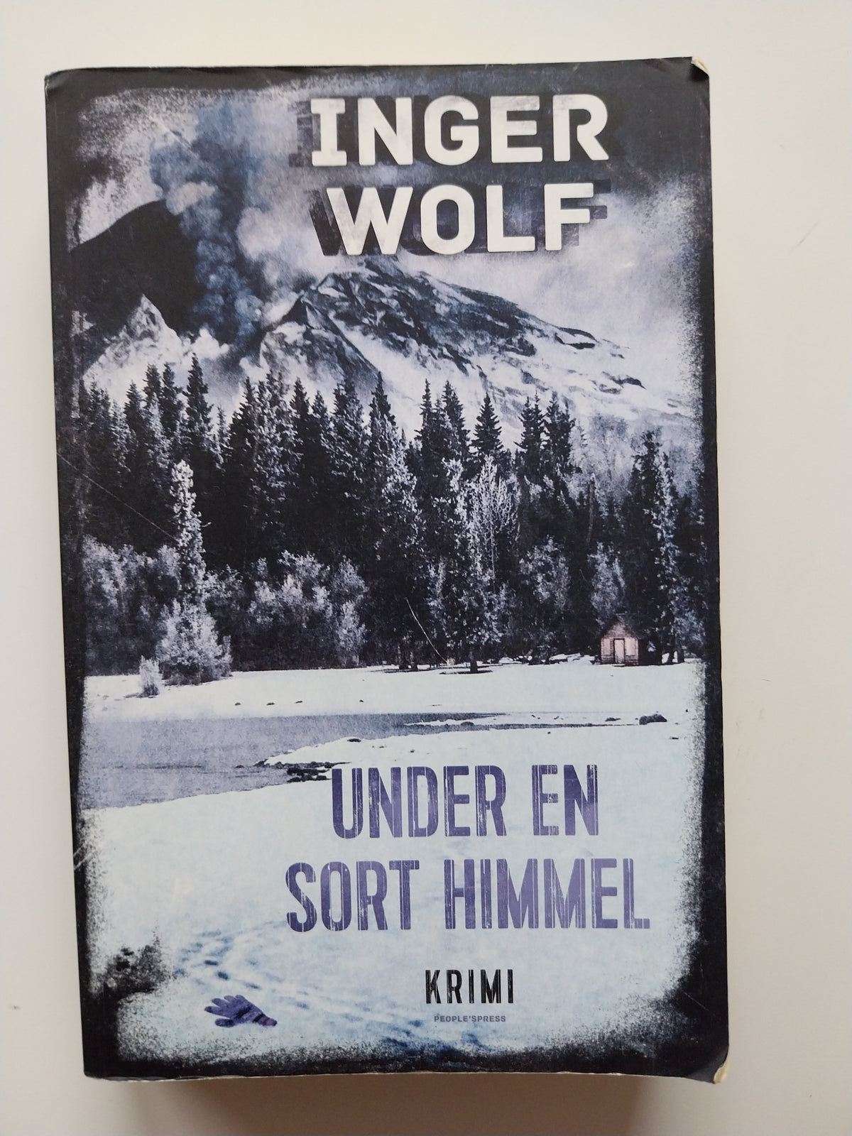 Inger Wolf - Under en sort himmel